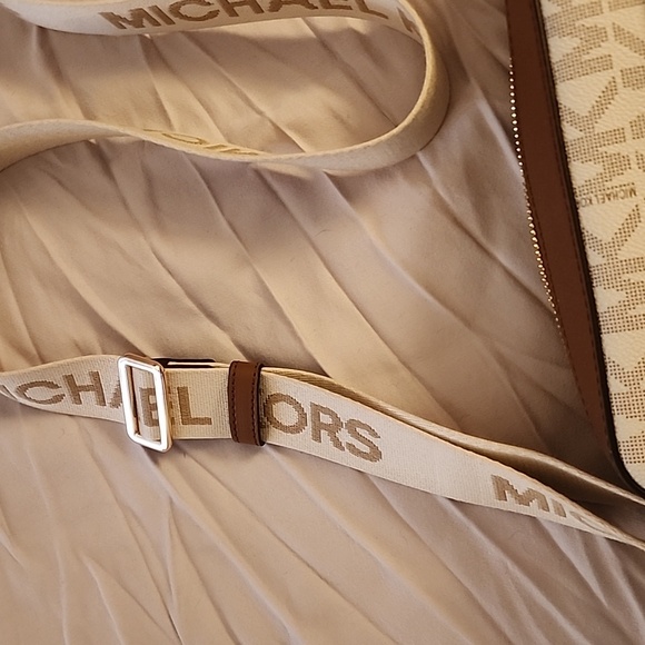 Michael Kors monogram shoulder bag - Picture 2 of 5